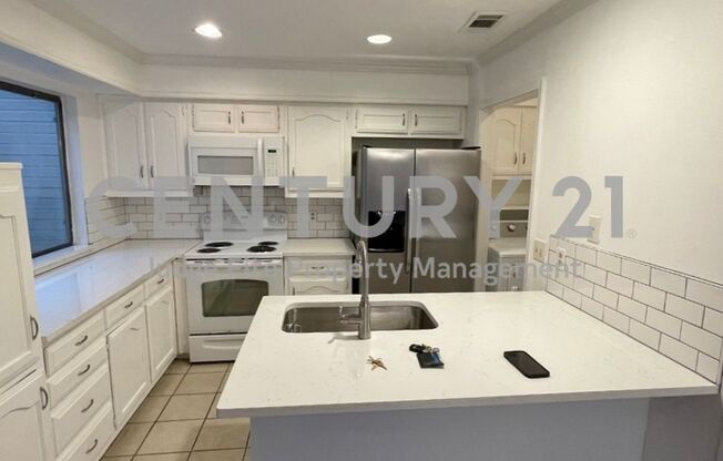 Well Maintained 3/2/2 Duplex Ready For Rent!