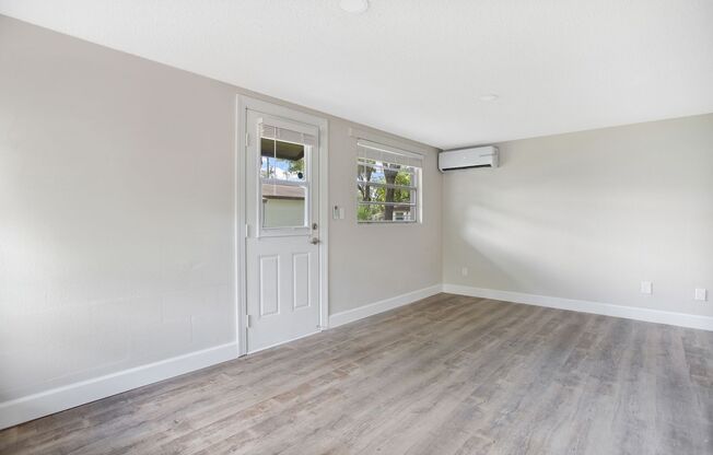 2 beds, 1 bath, 614 sqft, $1,499, Unit Ren705