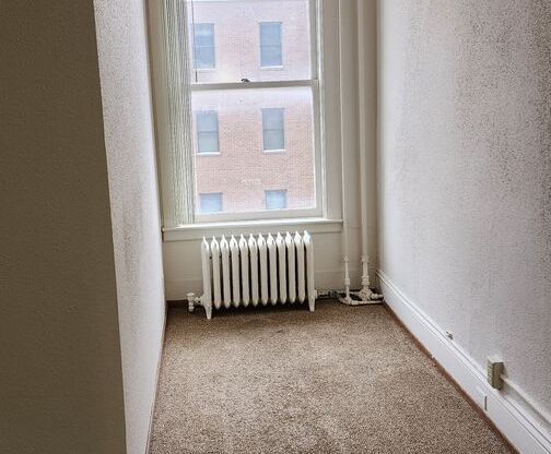 1 bed, 1 bath, 350 sqft, $570, Unit 307