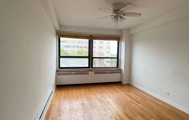 1 bed, 1 bath, 700 sqft, $1,900, Unit 418-0711