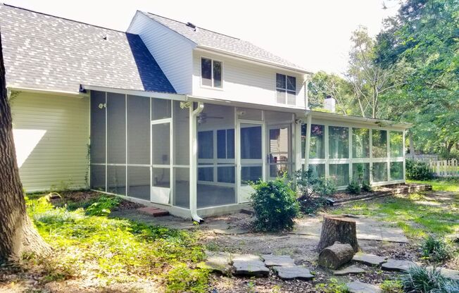 4 beds, 2.5 baths, $3,300