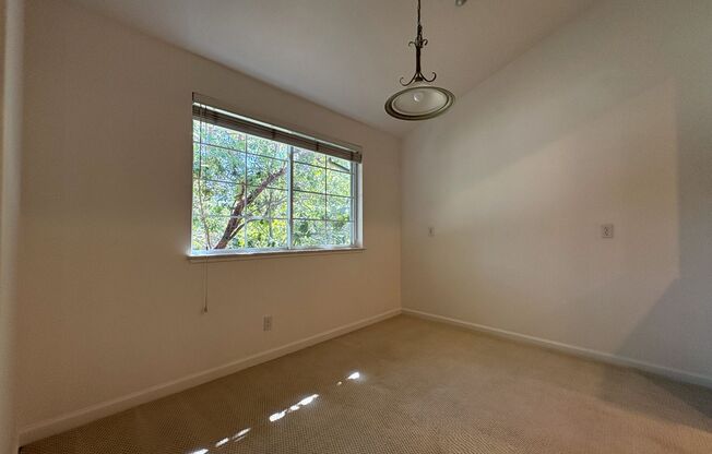 Spacious One Bedroom in Downtown Menlo Park