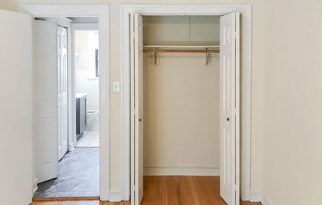 1 bed, 1 bath, 565 sqft, $1,395, Unit 5949P-1