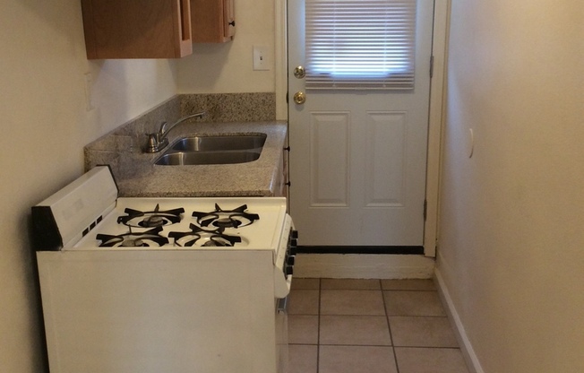 Studio, 1 bath, 650 sqft, $1,295