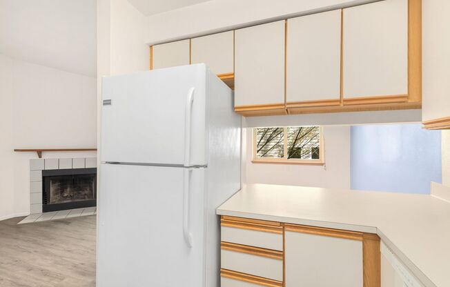 Charming 1 Bedroom Condo in Kenmore with Parking