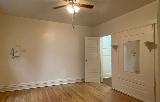 Studio, 1 bath, 350 sqft, $995, Unit 303