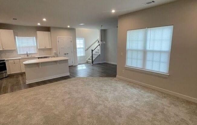 Like New Large home in Brentwood Area