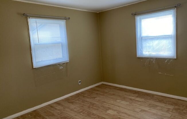 3bd 1ba House with New appliances! Available in August!
