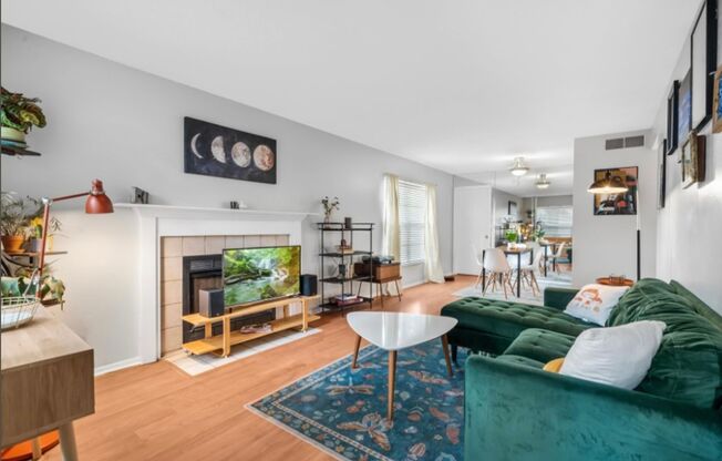 Beautiful 2 bedroom/2 bath Condo