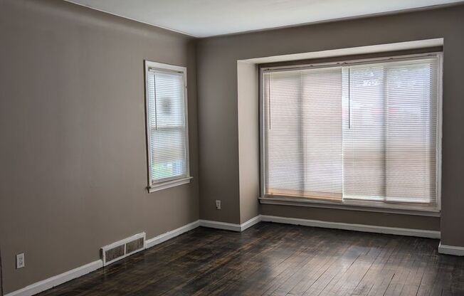 18493 Fenmore- 2 BEDS & 1 BATH FOR RENT!