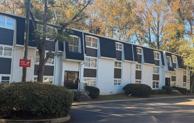 2 beds, 1.5 baths, 1,114 sqft, $1,275, Unit H04