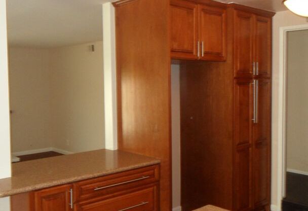 Spacious 6 Bedroom, 3 Bathroom, Single Family Home in Orange