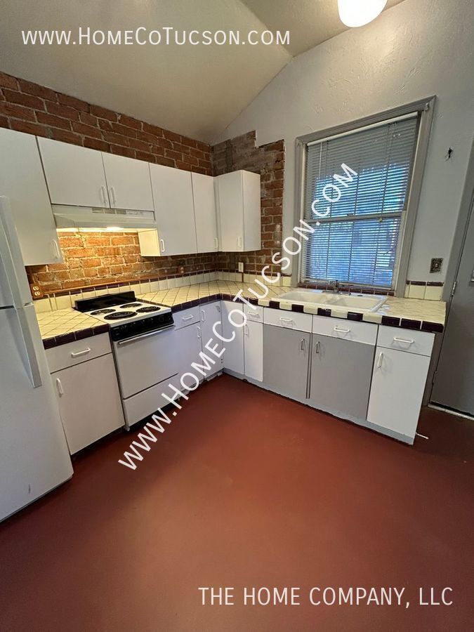 222 E 4 GUEST HOUSE ST