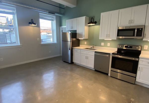 923 S E AVE