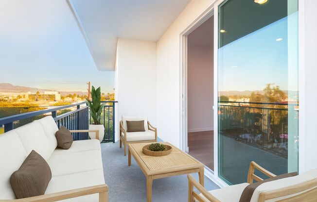 2 beds, 1 bath, $2,700, Unit 301