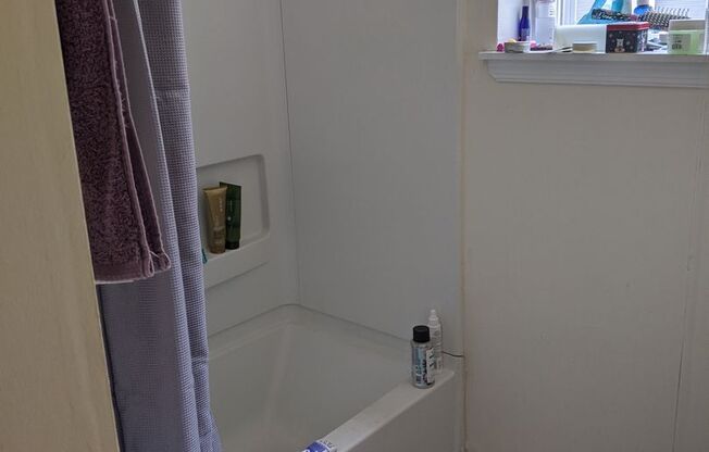 2 beds, 1 bath, 558 sqft, $1,340, Unit 2-E