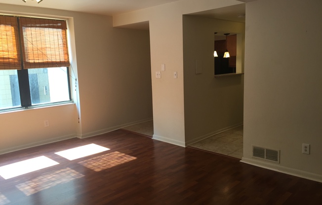 2 beds, 1 bath, $1,295