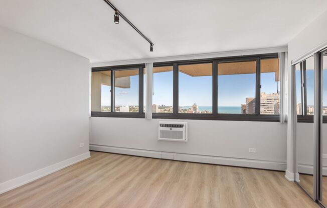 1 bed, 1.5 baths, 667 sqft, $2,400, Unit 4D