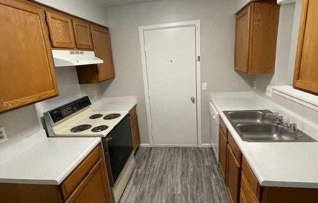 2 beds, 1 bath, 800 sqft, $750, Unit B