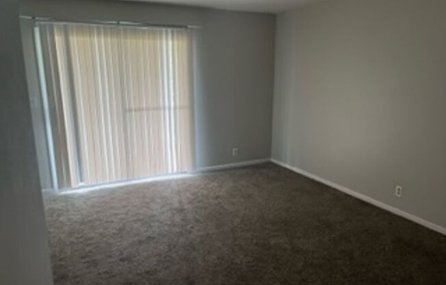 2 beds, 2 baths, $1,200, Unit 4