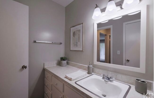 1 bed, 1 bath, 672 sqft, $1,175, Unit 2010-12