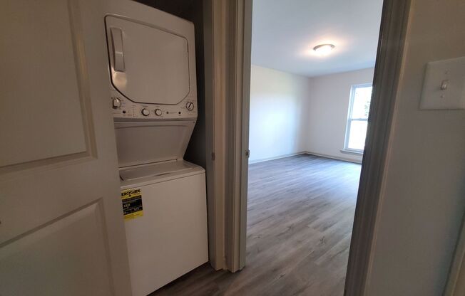 2 beds, 1 bath, 980 sqft, $1,650, Unit A10