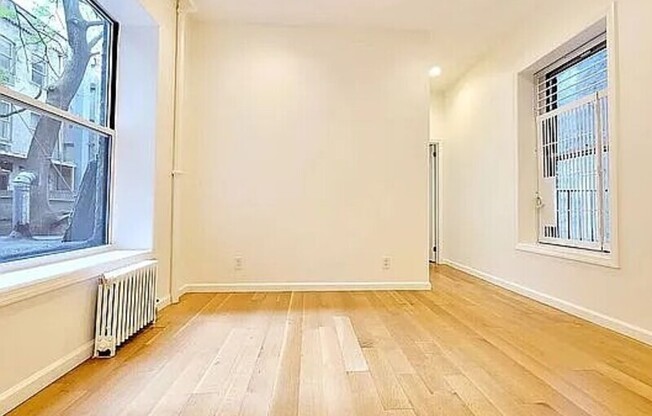 21 1 AVE