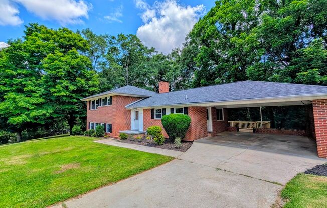 Completely Renovated 4 bed 2.5 bath Ranch in North Hall