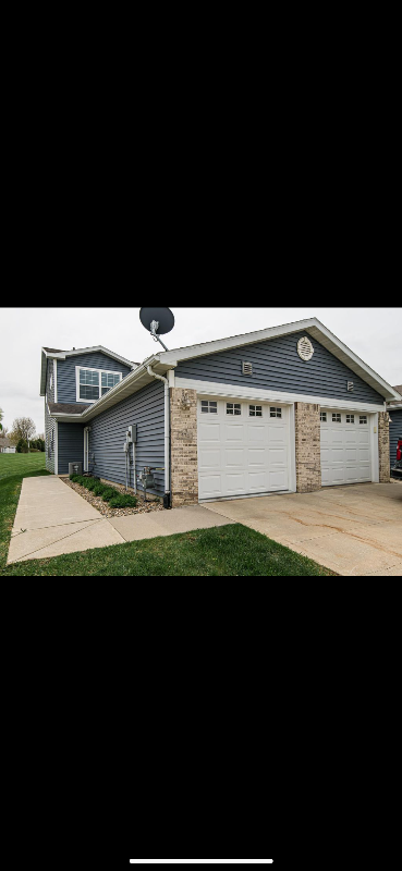 574 POINTE CT SW