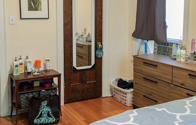 2 beds, 1 bath, 1,065 sqft, $2,550, Unit 4861P-1A