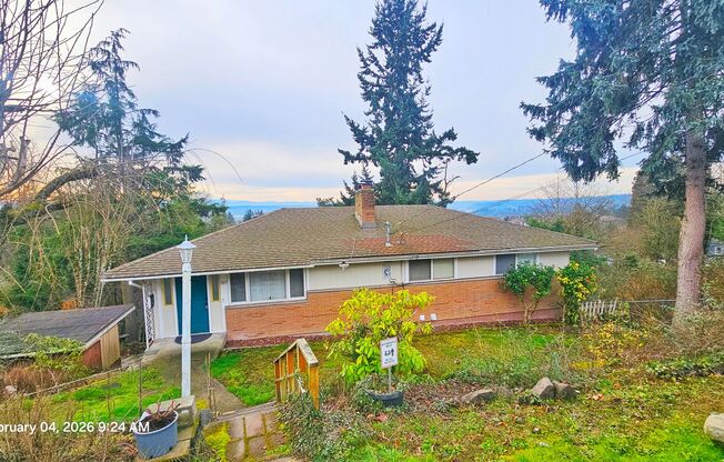Charming 3 Bed 1.25 Bath Home in Skyway with a great view of Mt Rainier