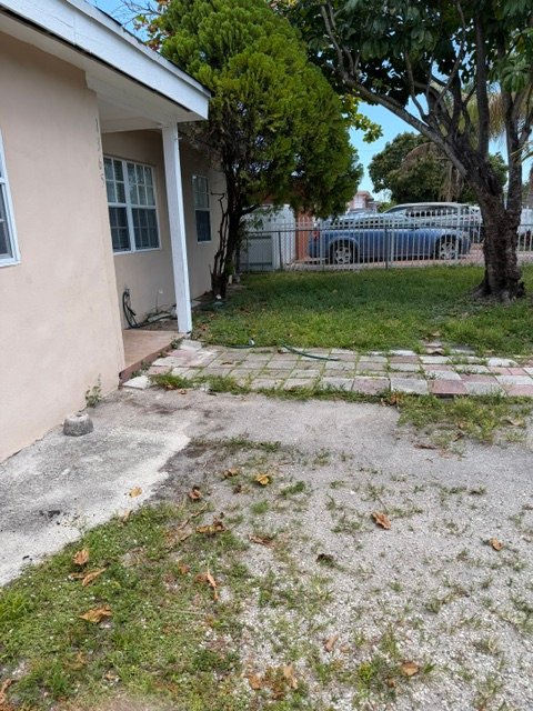 1365 NW 115 ST