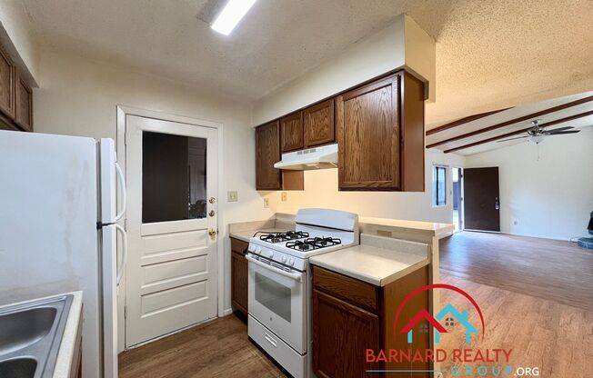 2 beds, 1 bath, $1,325