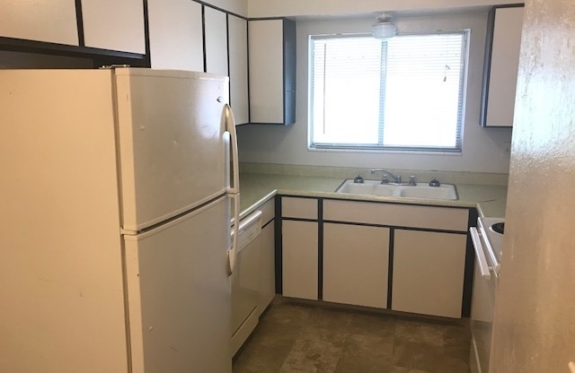 2 beds, 1.5 baths, $995, Unit A