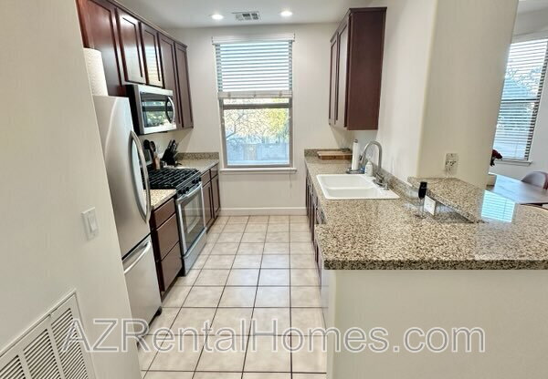 505 W 6 ST