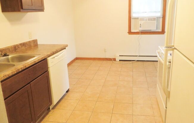 2 beds, 1 bath, 850 sqft, $1,299, Unit 5806-3 Russett