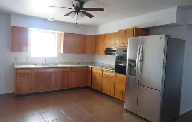 3 beds, 2 baths, $1,600