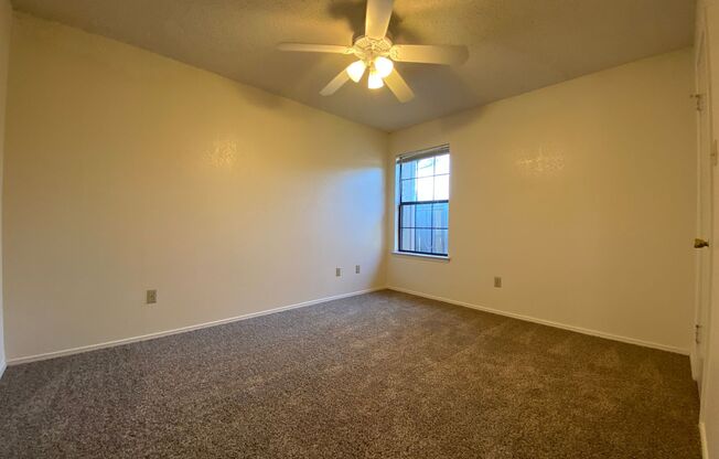 Duplex *LEASING SPECIAL AVAILABLE*