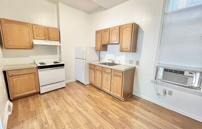 2 beds, 1 bath, $1,395, Unit 1728-01