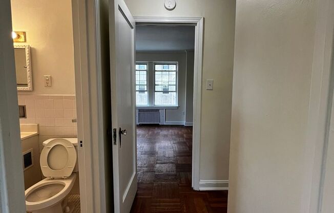 2 beds, 1 bath, 975 sqft, $2,055, Unit Royal York 802