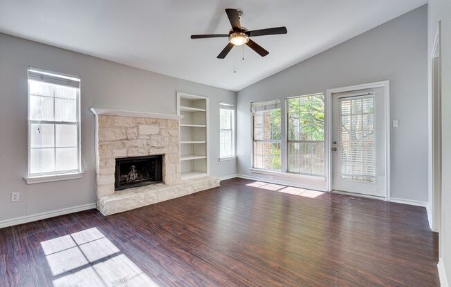 2 beds, 2 baths, $1,650, Unit Unit 213