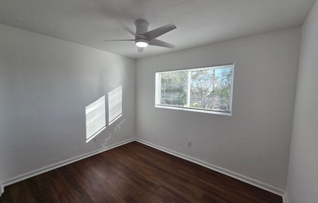 2 beds, 1 bath, $2,000, Unit 2545-2547