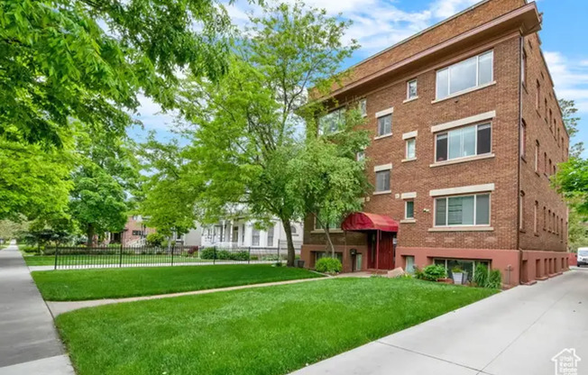 Jefferson Avenue Apartments