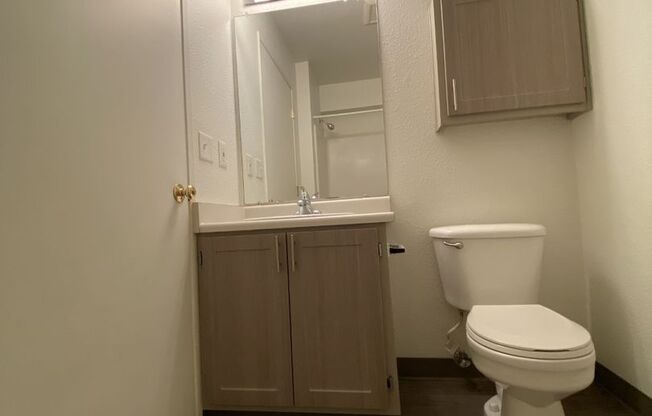 2 beds, 1.5 baths, 870 sqft, $1,549, Unit F-060