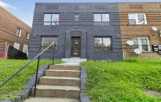 Charming 2 BR/1 BA Apartment in Congress Heights!
