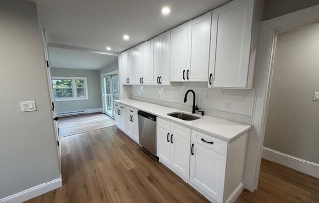 2 beds, 1 bath, 574 sqft, $2,200, Unit 74 6th St - Apt 2