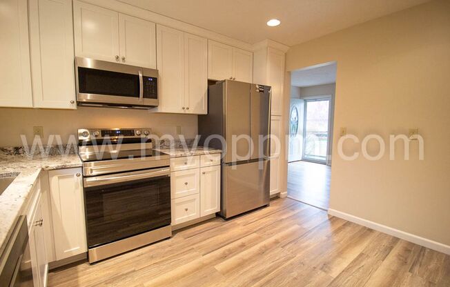 4 bedroom house with new appliances | 132nd & Center