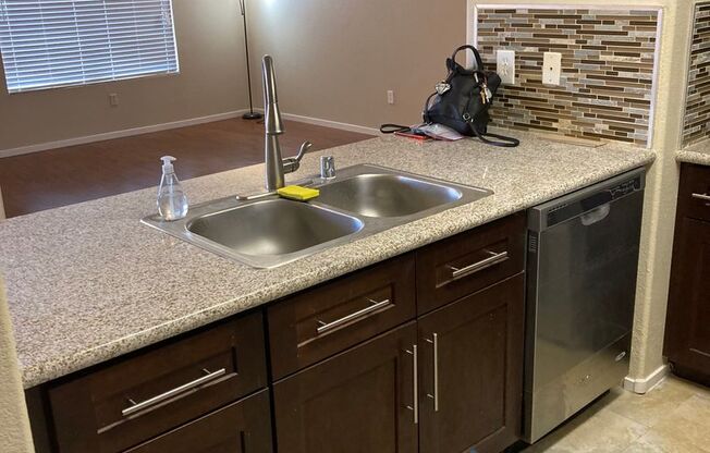2 beds, 2 baths, $1,500