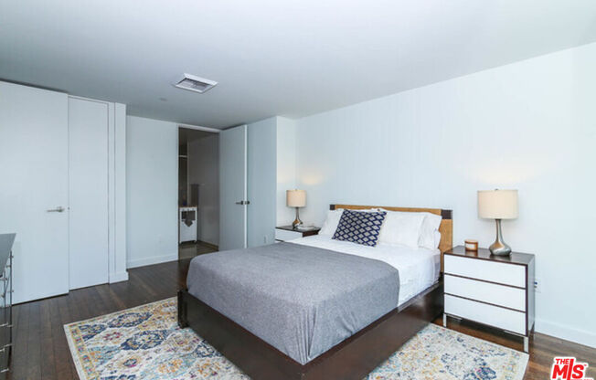 2 beds, 2.5 baths, 1,700 sqft, $5,250, Unit 10N
