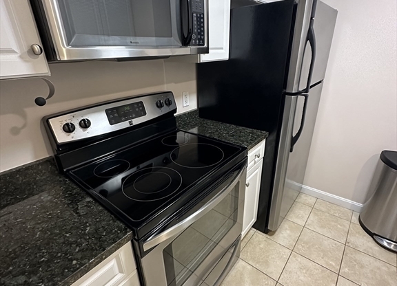 1 bed, 1 bath, 655 sqft, $3,200, Unit 215